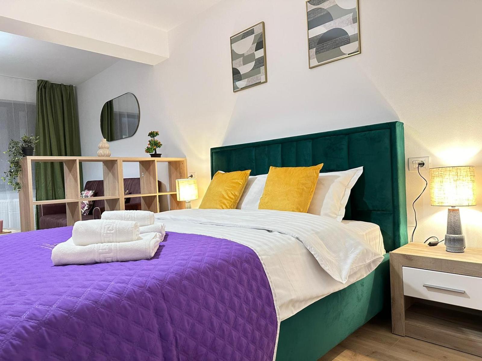 Coresi Mall Area Studios & Apartments By Glam Braşov Extérieur photo