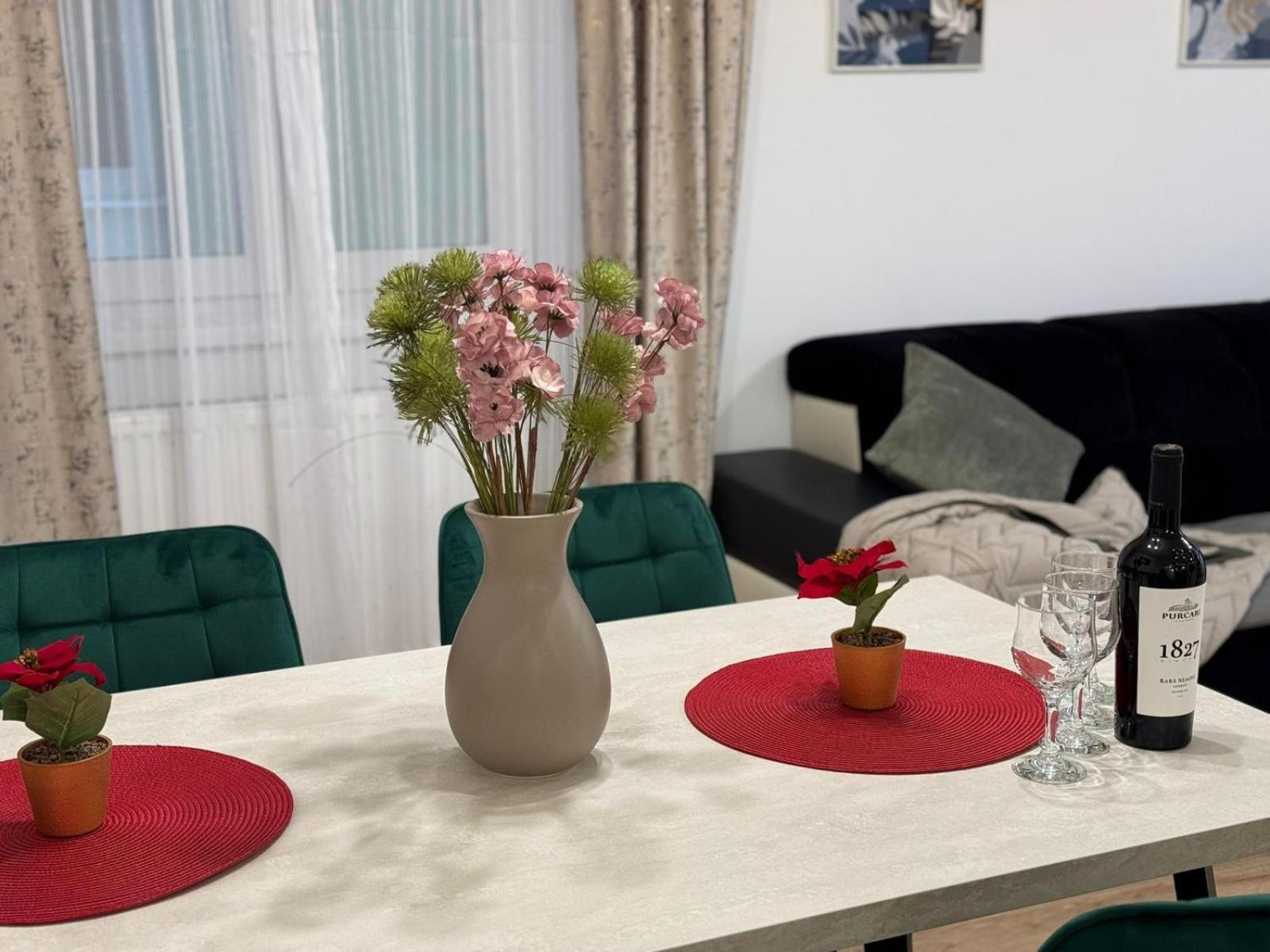 Coresi Mall Area Studios & Apartments By Glam Braşov Extérieur photo