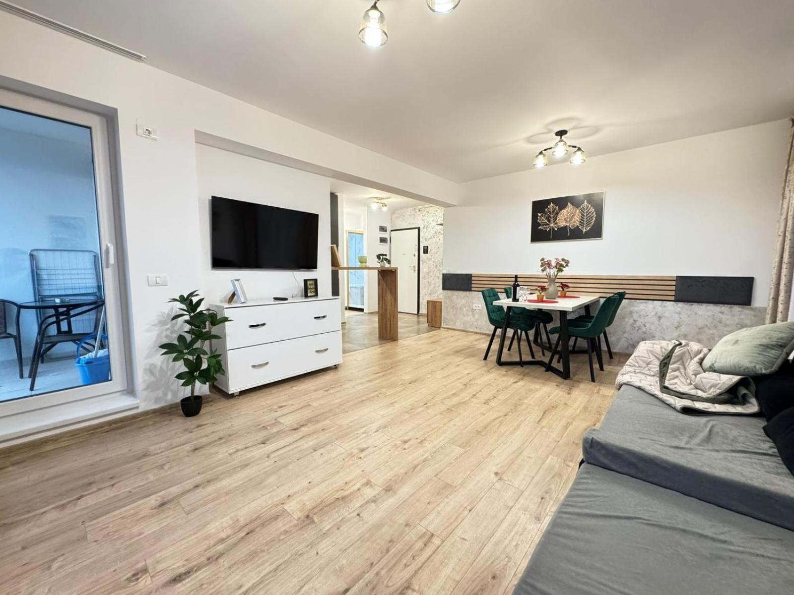 Coresi Mall Area Studios & Apartments By Glam Braşov Extérieur photo