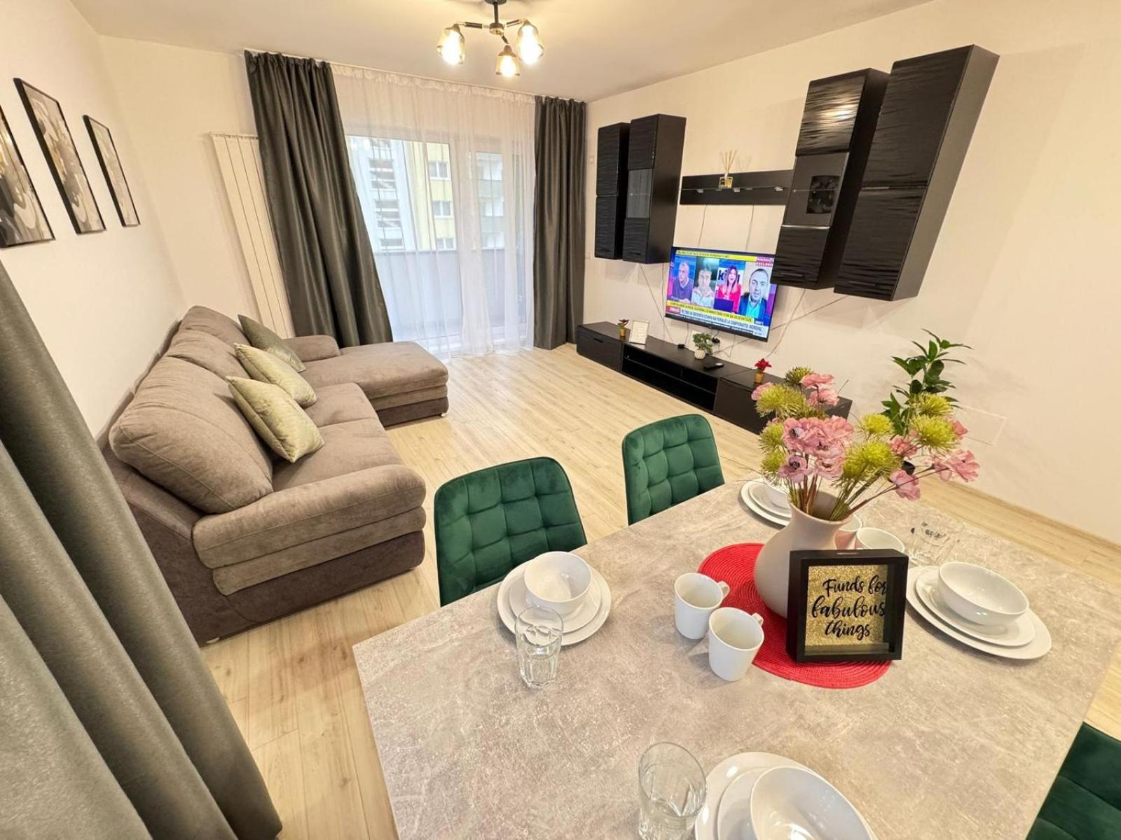 Coresi Mall Area Studios & Apartments By Glam Braşov Extérieur photo
