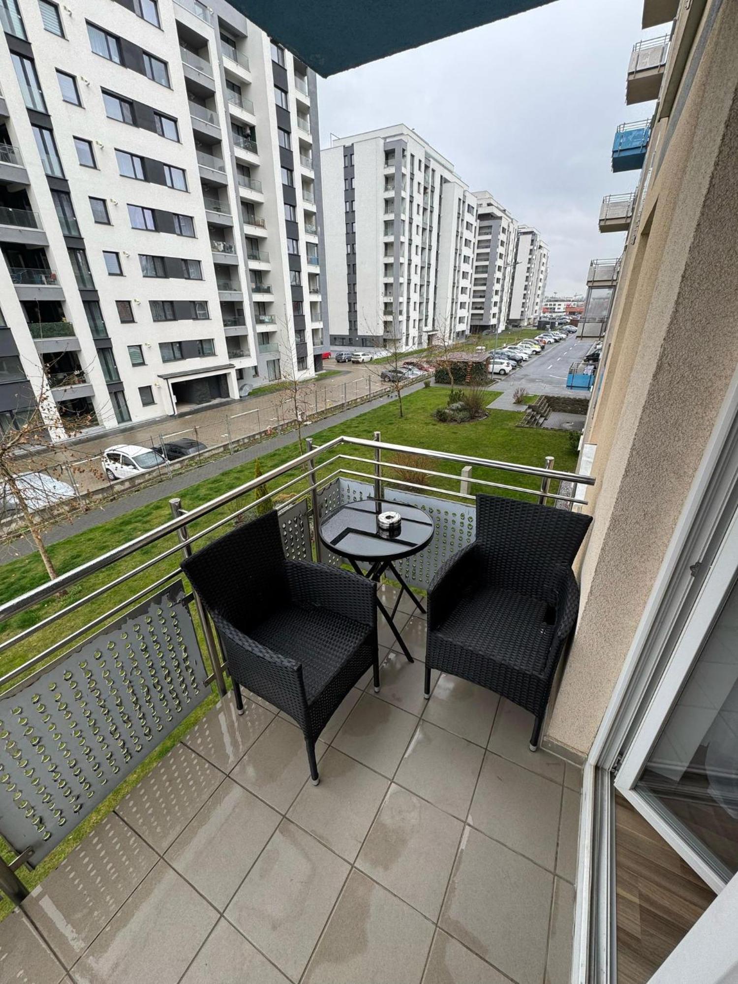 Coresi Mall Area Studios & Apartments By Glam Braşov Extérieur photo